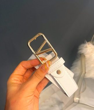 CINTURON BLANCO HEBILLA DORADA